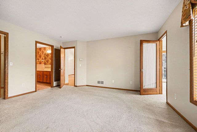 8819 Stonebrooke Court, Woodbury, MN 55125