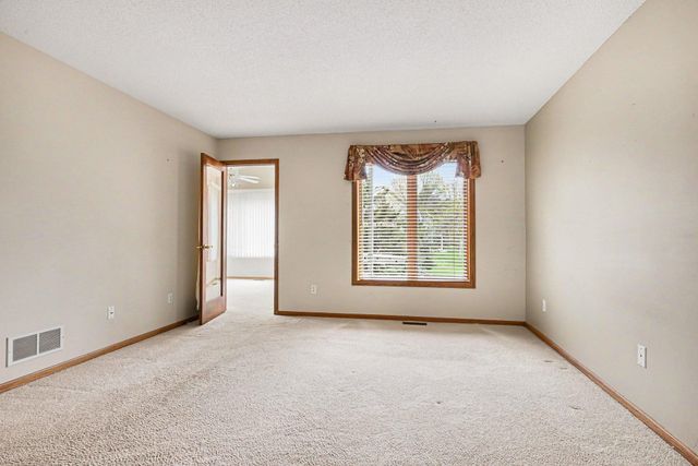 8819 Stonebrooke Court, Woodbury, MN 55125