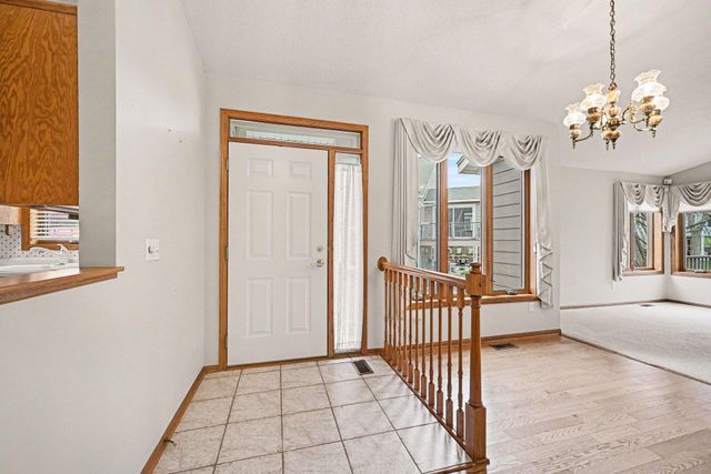 8819 Stonebrooke Court, Woodbury, MN 55125