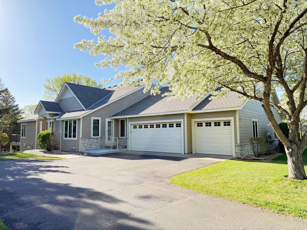8819 Stonebrooke Court, Woodbury, MN 55125