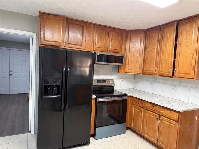 818 BRADFORD Court, Lilburn, GA 30047
