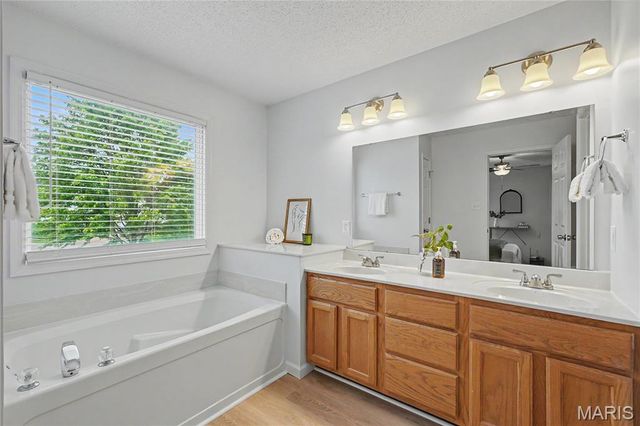 1424 Devonshire County Drive, Wentzville, MO 63385