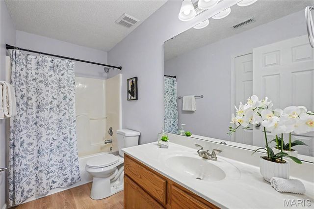 1424 Devonshire County Drive, Wentzville, MO 63385