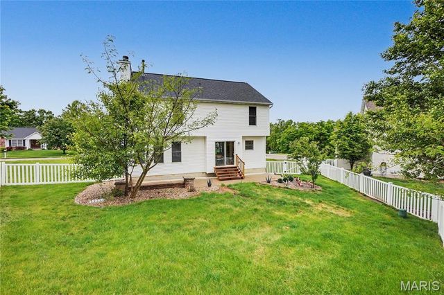 1424 Devonshire County Drive, Wentzville, MO 63385