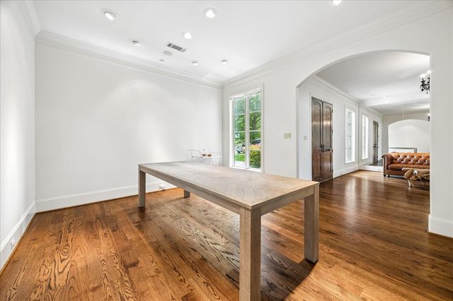 4802 Saxon Street, Bellaire, TX 77401