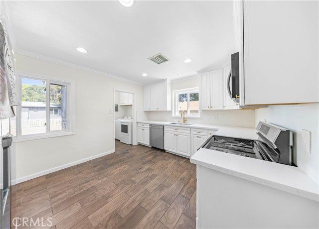 2074 N Summit Avenue, Pasadena, CA 91103