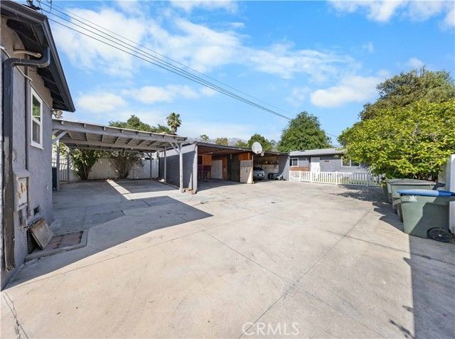 2074 N Summit Avenue, Pasadena, CA 91103