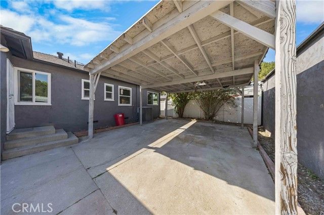 2074 N Summit Avenue, Pasadena, CA 91103