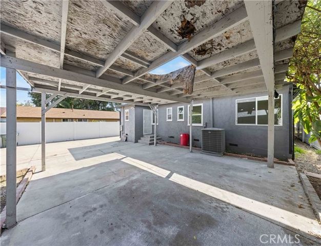 2074 N Summit Avenue, Pasadena, CA 91103