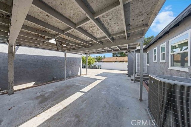 2074 N Summit Avenue, Pasadena, CA 91103