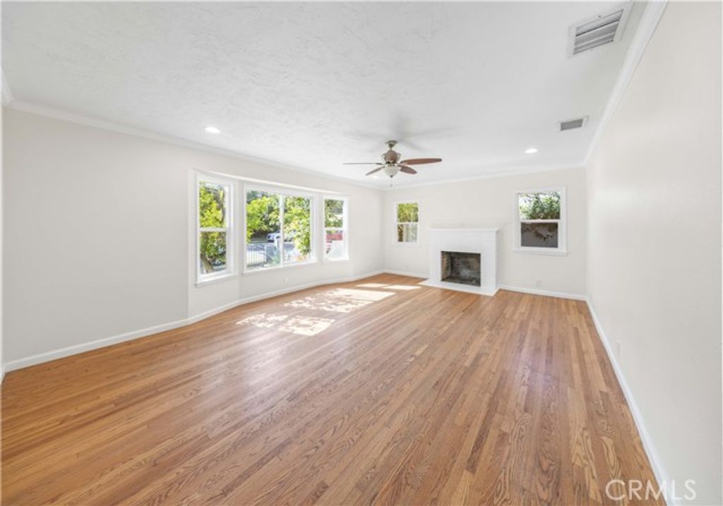 2074 N Summit Avenue, Pasadena, CA 91103