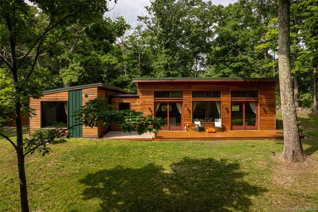 60 Under Mountain Road, Copake, NY 12516