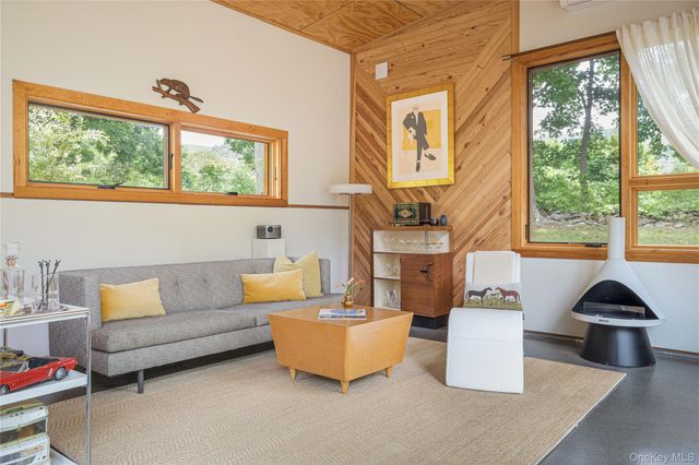 60 Under Mountain Road, Copake, NY 12516