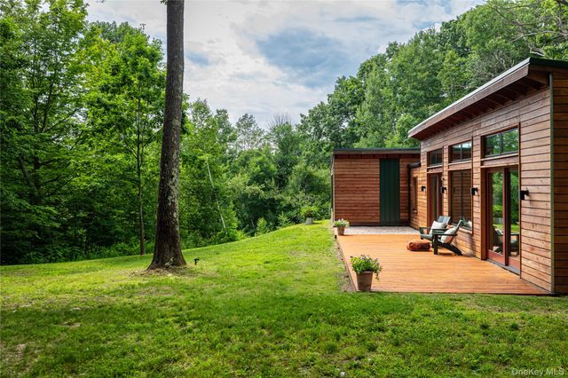 60 Under Mountain Road, Copake, NY 12516