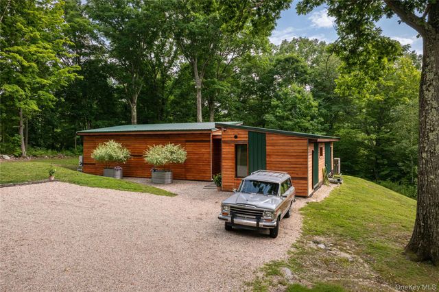 60 Under Mountain Road, Copake, NY 12516