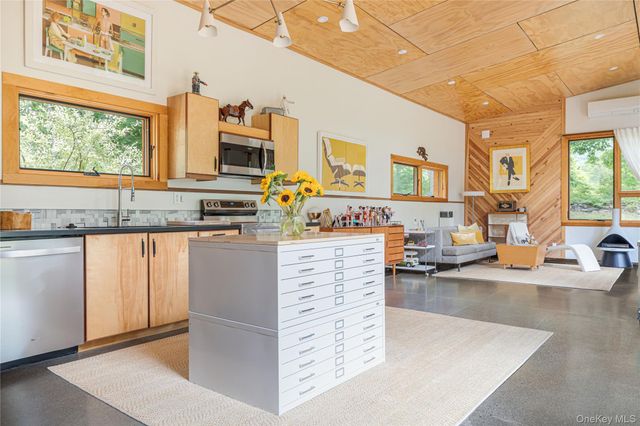 60 Under Mountain Road, Copake, NY 12516