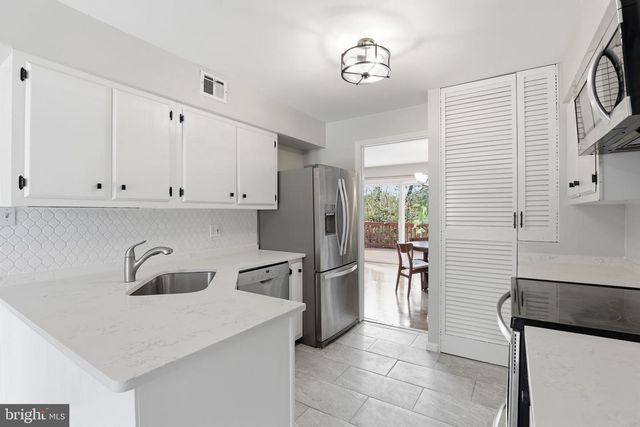 2928 NOB HILL CT, Alexandria, VA 22314