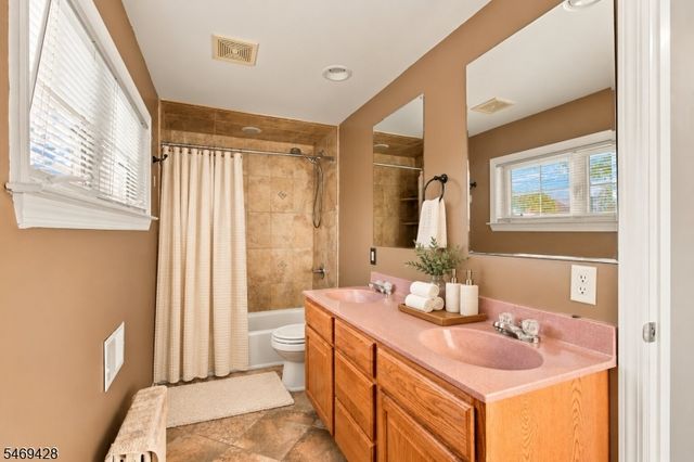 17 Ballantine St, Roxbury Twp., NJ 07847