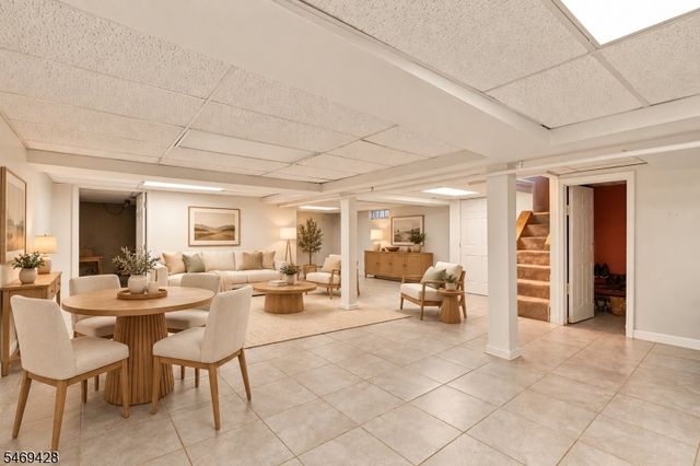 17 Ballantine St, Roxbury Twp., NJ 07847