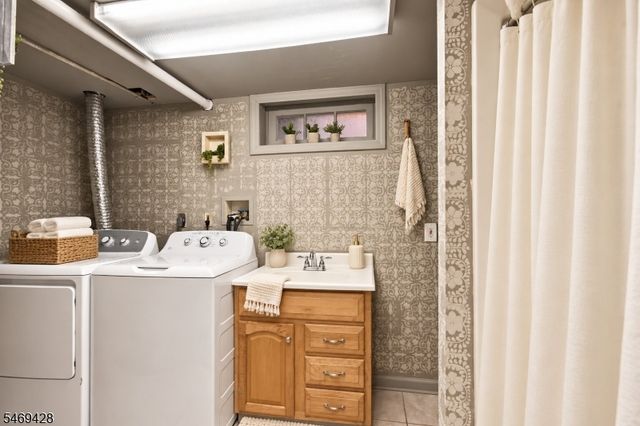 17 Ballantine St, Roxbury Twp., NJ 07847