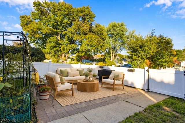17 Ballantine St, Roxbury Twp., NJ 07847