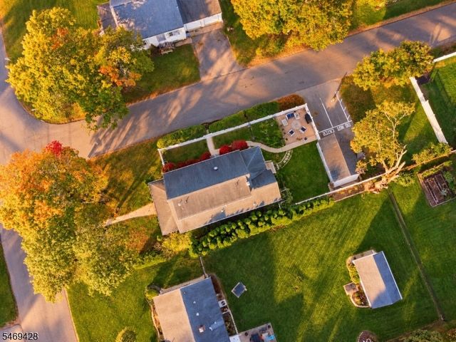 17 Ballantine St, Roxbury Twp., NJ 07847