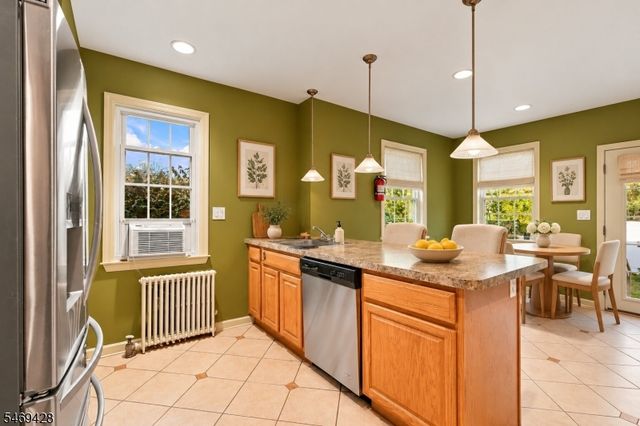 17 Ballantine St, Roxbury Twp., NJ 07847