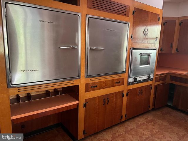 571 AND 533 W SHERMAN AVE, Vineland, NJ 08360
