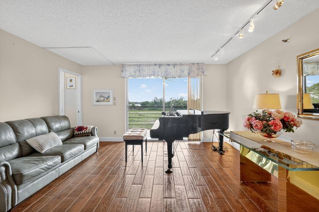 5340 NW 2nd Avenue 421, Boca Raton, FL 33487