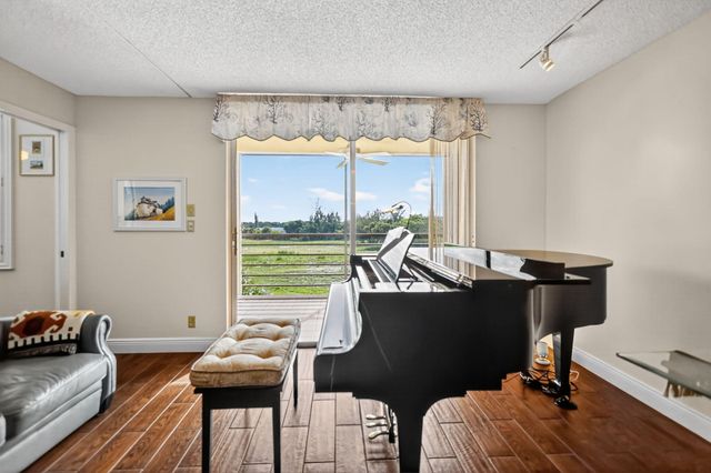 5340 NW 2nd Avenue 421, Boca Raton, FL 33487