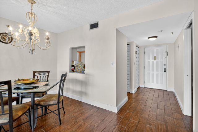 5340 NW 2nd Avenue 421, Boca Raton, FL 33487