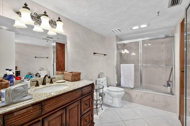 5340 NW 2nd Avenue 421, Boca Raton, FL 33487