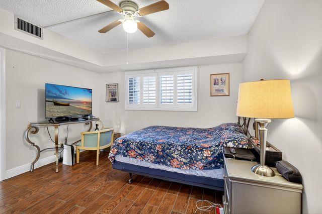 5340 NW 2nd Avenue 421, Boca Raton, FL 33487