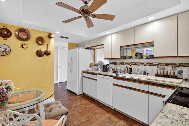 5340 NW 2nd Avenue 421, Boca Raton, FL 33487