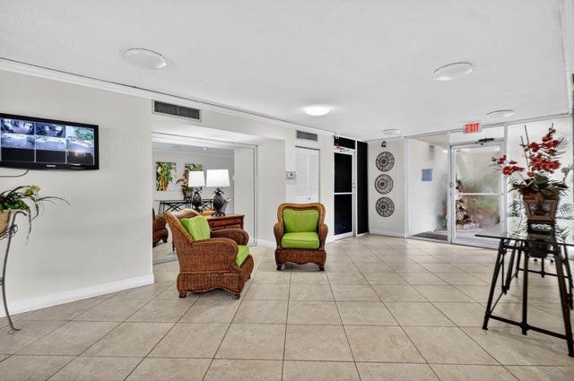 5340 NW 2nd Avenue 421, Boca Raton, FL 33487