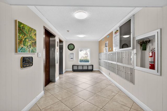 5340 NW 2nd Avenue 421, Boca Raton, FL 33487