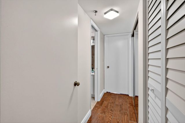 5340 NW 2nd Avenue 421, Boca Raton, FL 33487