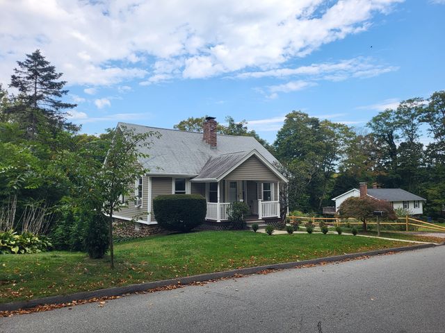 6 Lakeview Street, East Hampton, CT 06424