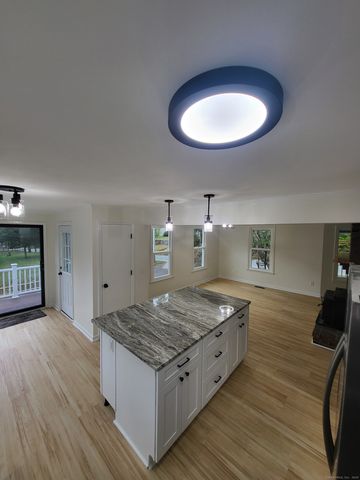 6 Lakeview Street, East Hampton, CT 06424