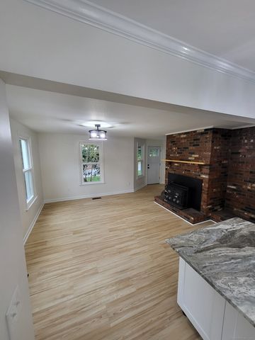 6 Lakeview Street, East Hampton, CT 06424