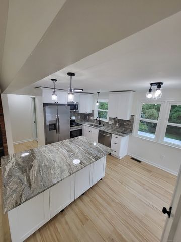 6 Lakeview Street, East Hampton, CT 06424