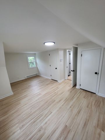 6 Lakeview Street, East Hampton, CT 06424