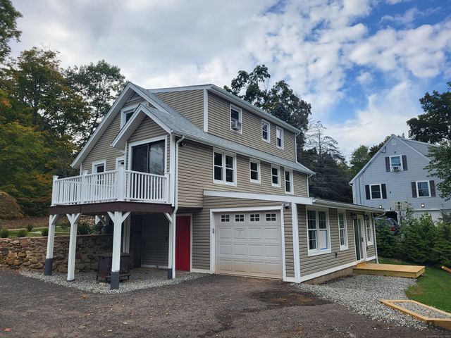 6 Lakeview Street, East Hampton, CT 06424