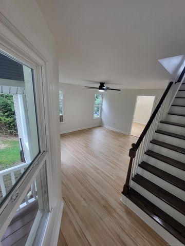 6 Lakeview Street, East Hampton, CT 06424