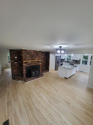 6 Lakeview Street, East Hampton, CT 06424