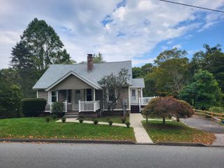 6 Lakeview Street, East Hampton, CT 06424
