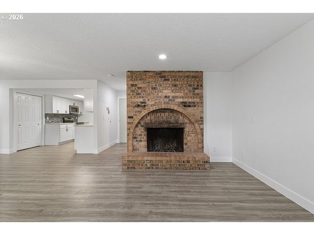 512 Sw EASTMAN Pkwy, Gresham, OR 97080