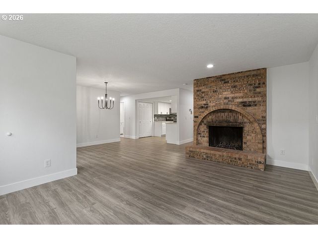 512 Sw EASTMAN Pkwy, Gresham, OR 97080