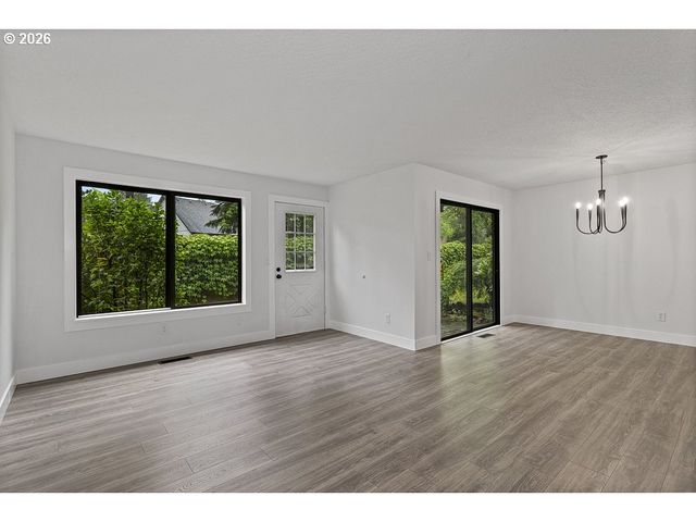 512 Sw EASTMAN Pkwy, Gresham, OR 97080