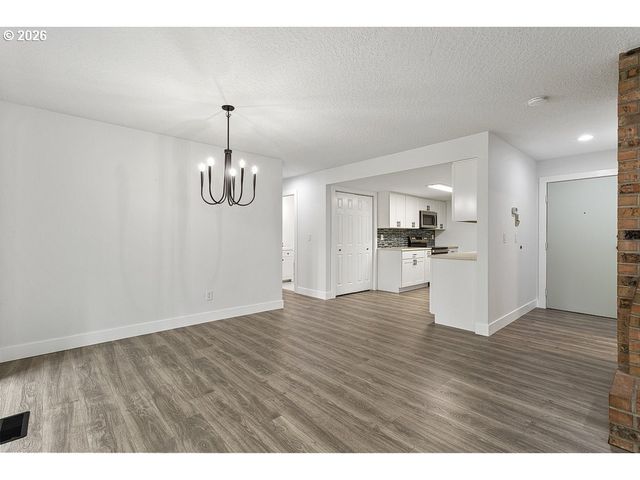 512 Sw EASTMAN Pkwy, Gresham, OR 97080